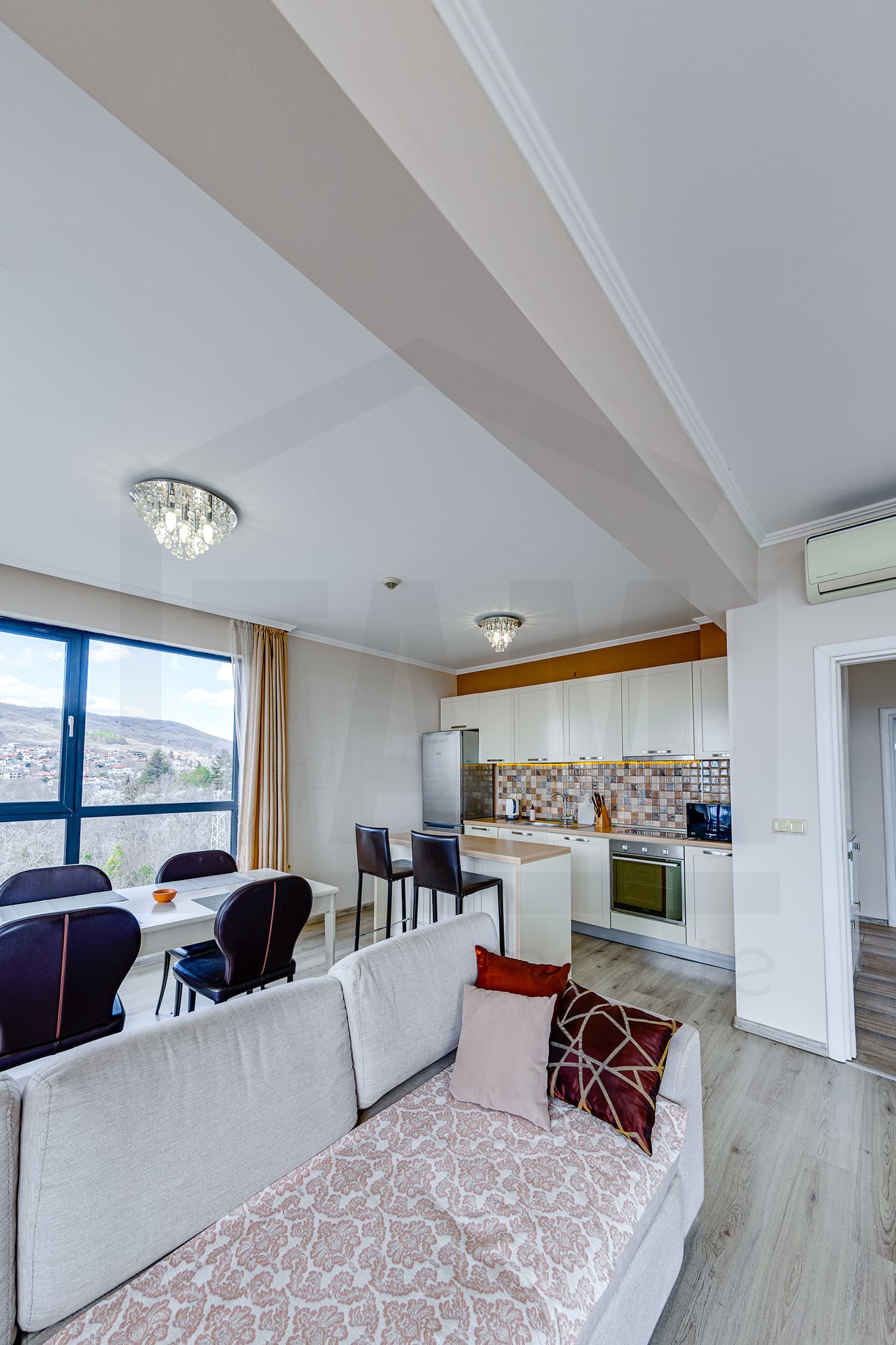 2 стаен апартамент до Двореца на Румънската Кралица и Ботаническа градина